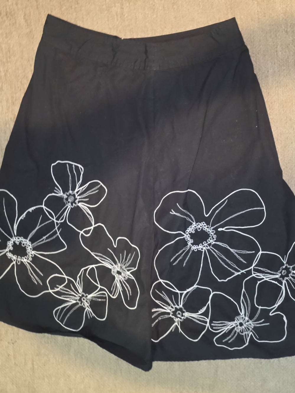 Liz Claiborne Black A-Line Skirt with White Floral Outline Size 12